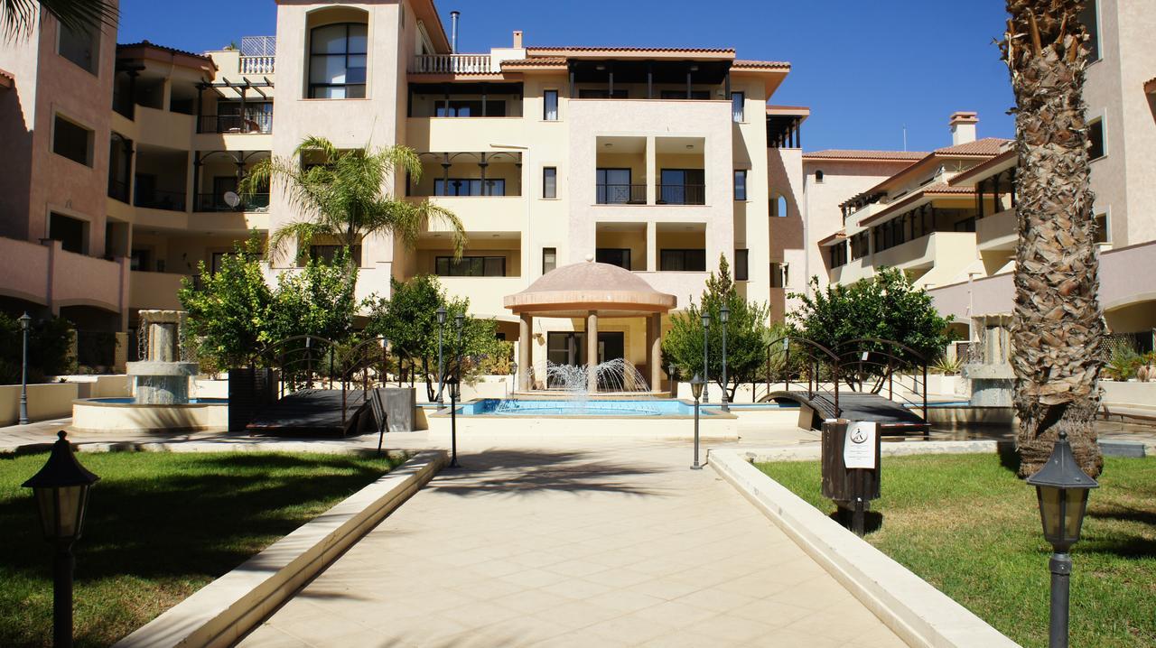 Townhouse Queens Gardens Paphos Habitación foto